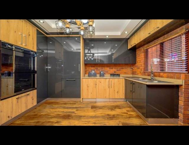 3 BEDROOM TOWNHOUSE FOR SALE IN MORNINGSIDE